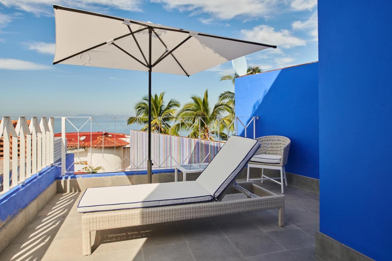 Hotel Luxury Patio Azul (Adults Only) Puerto Vallarta Exteriér fotografie A cantilever umbrella