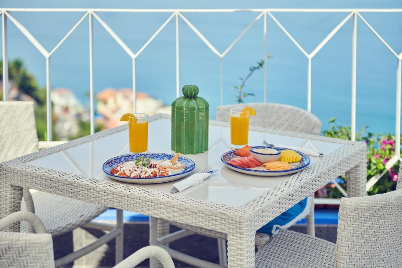 Hotel Luxury Patio Azul (Adults Only) Puerto Vallarta Exteriér fotografie A typical breakfast