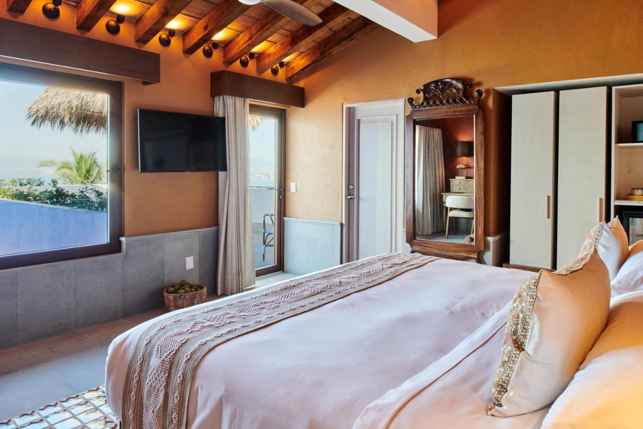 Hotel Luxury Patio Azul (Adults Only) Puerto Vallarta Exteriér fotografie A bedroom at the hotel