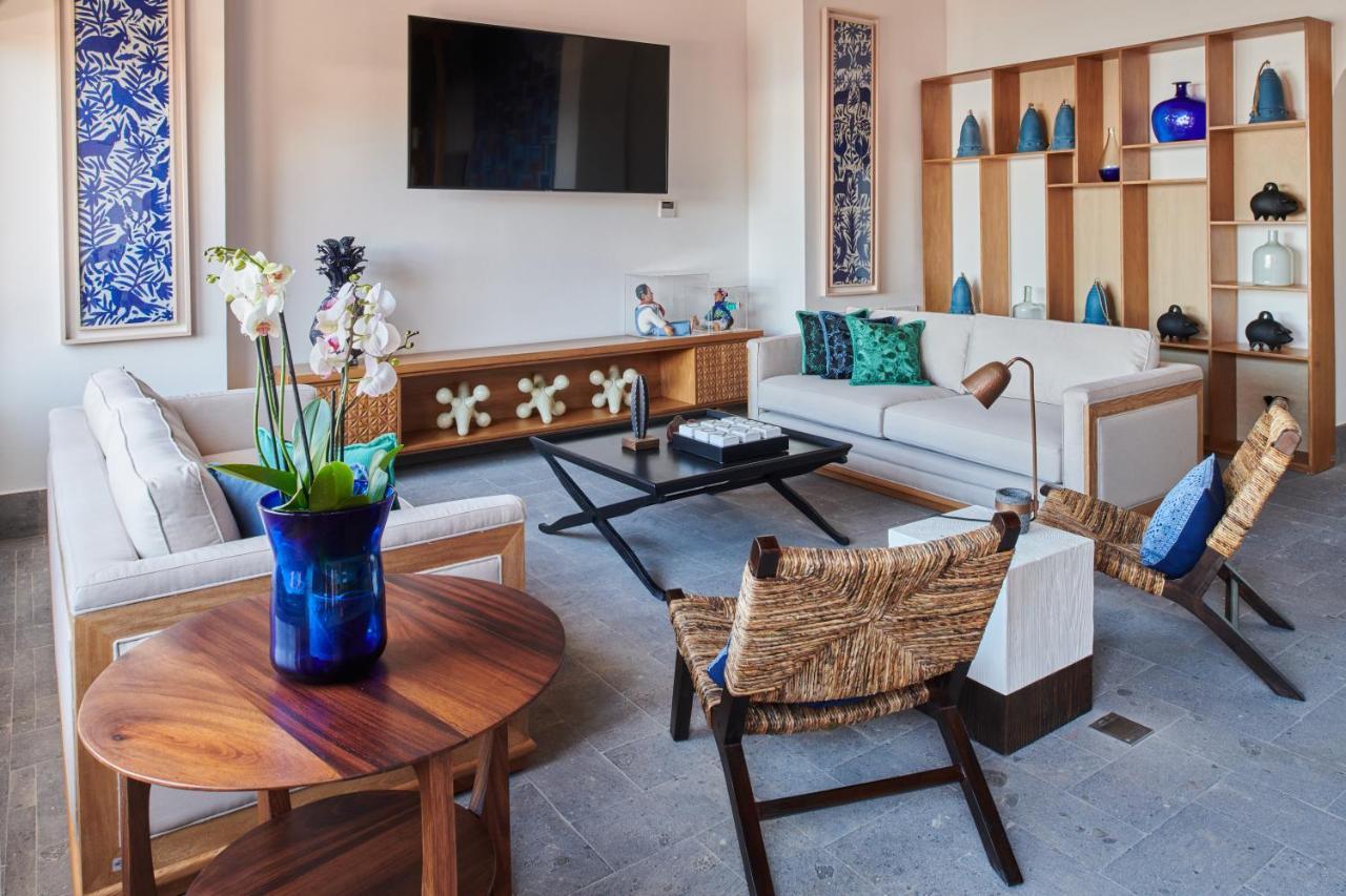 Hotel Luxury Patio Azul (Adults Only) Puerto Vallarta Exteriér fotografie The living room of a suite at the hotel
